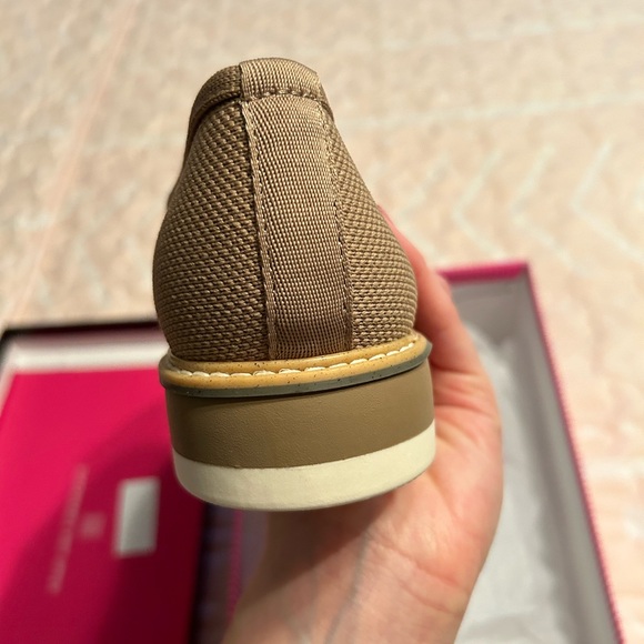 MeToo NWT Size 8 Tan Loafer Slip On Wedge - Picture 7 of 9